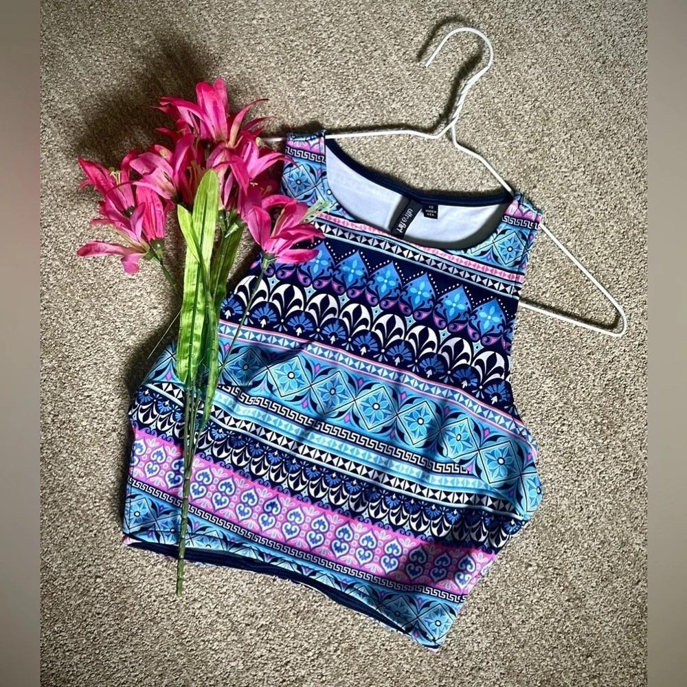 Abstract Printed Side Cut-Out Crop Top - XS